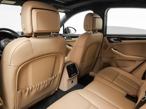 Used 2025 Porsche Macan image 42