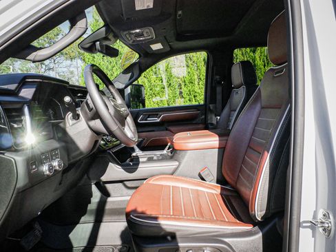 Used 2025 GMC Sierra 2500 Denali Ultimate image 16