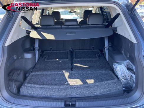 Used 2023 Volkswagen Tiguan SE image 31