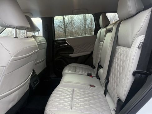 Used 2022 Mitsubishi Outlander SEL image 14