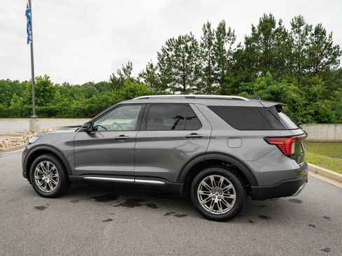 Used 2025 Ford Explorer Platinum AWD/4WD image 7
