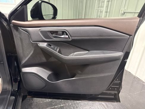Used 2021 Nissan Rogue Platinum AWD/4WD image 12