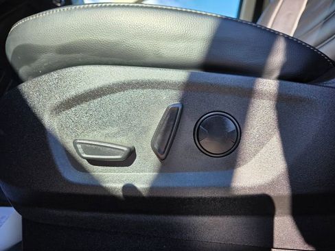 Used 2024 Ford Edge SEL w/ Convenience Package image 5