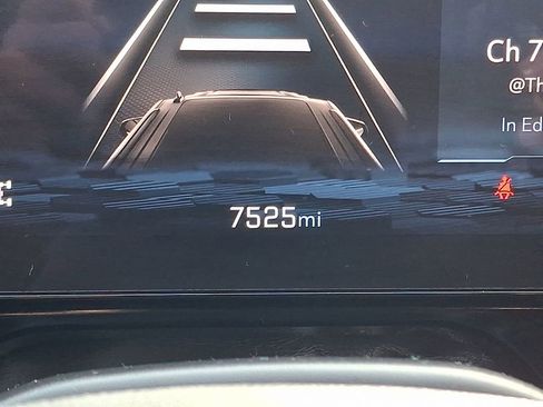 Used 2025 Chevrolet Suburban Premier image 20