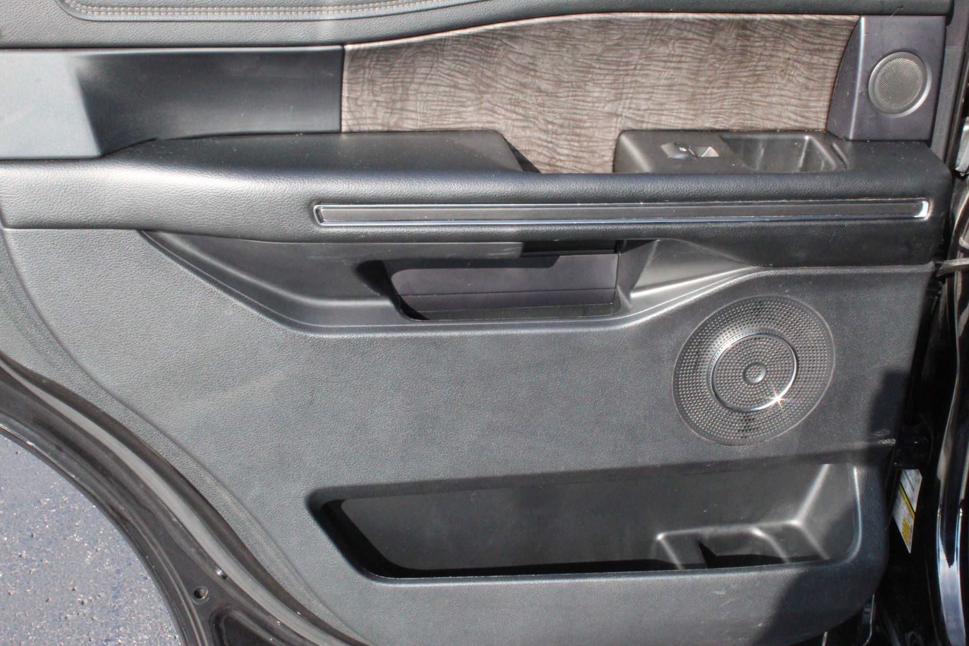 Used 2021 Ford Expedition Limited AWD/4WD image 24