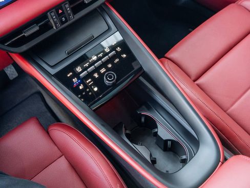 Certified 2025 Porsche Macan Electric image 24