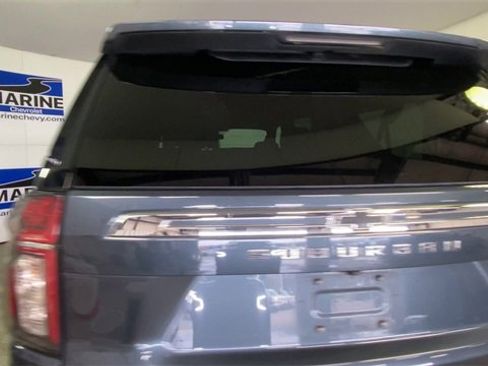 Used 2021 Chevrolet Suburban LT w/ Luxury Package image 9