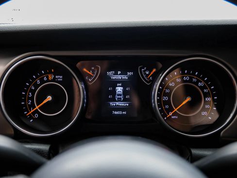 Used 2018 Jeep Wrangler Unlimited Sport S AWD/4WD image 20