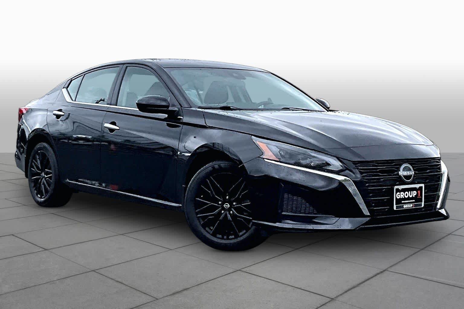 Used 2025 Nissan Altima 2.5 SV w/ SV Special Edition Package AWD/4WD image 3