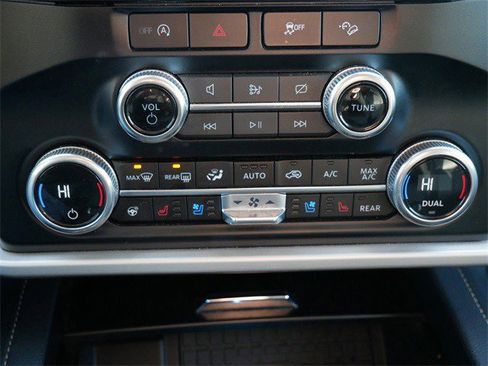 Used 2024 Ford Expedition Max XLT image 21
