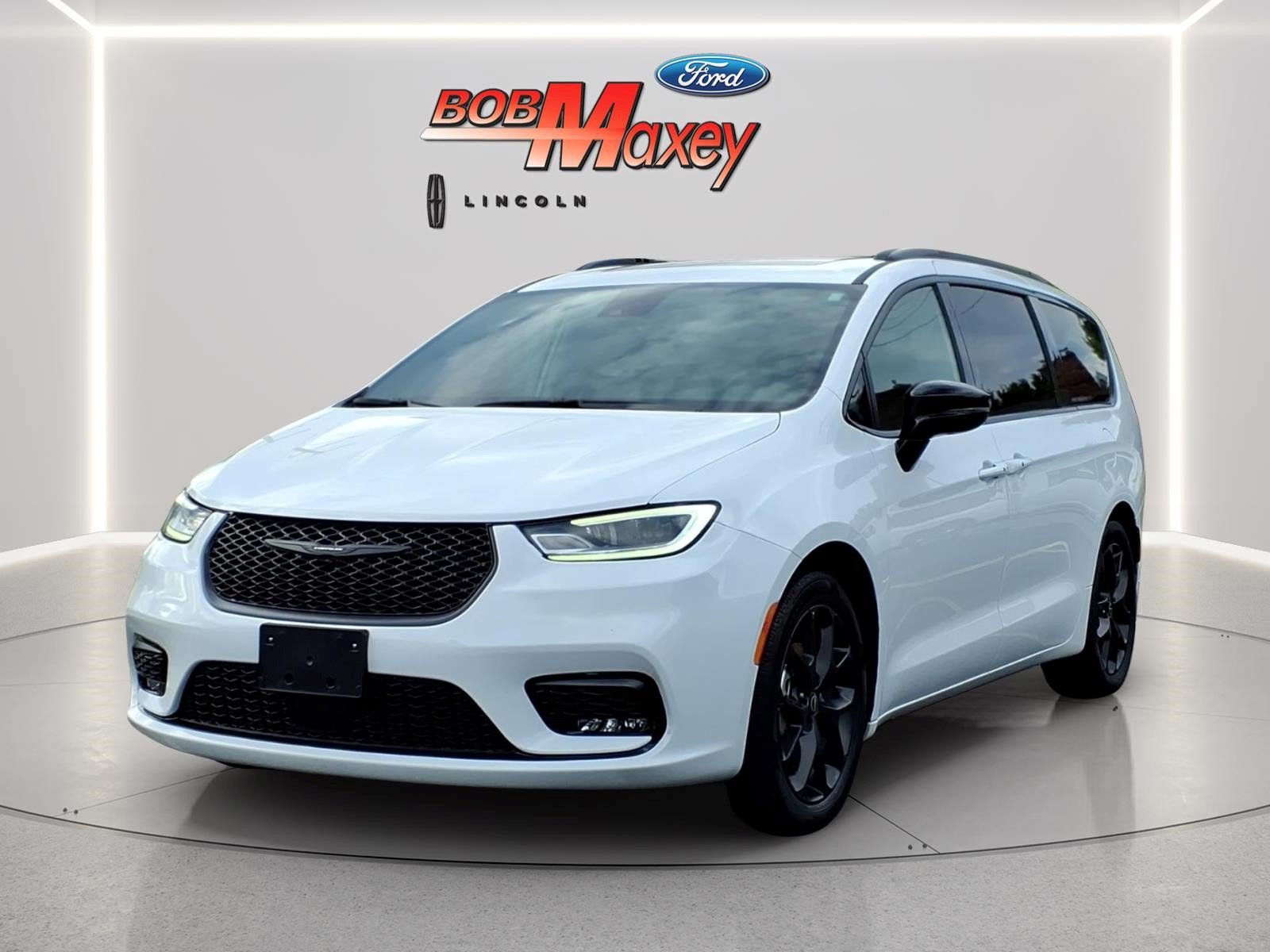 Used 2025 Chrysler Pacifica Limited FWD image 1