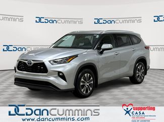 Used 2020 Toyota Highlander XLE AWD/4WD video 1