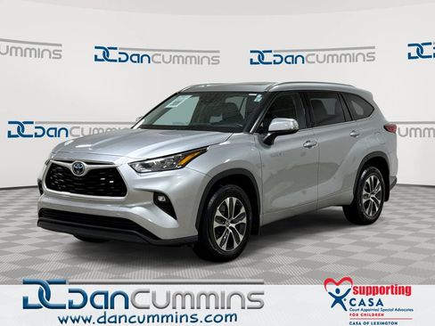 Used 2020 Toyota Highlander XLE AWD/4WD image 1