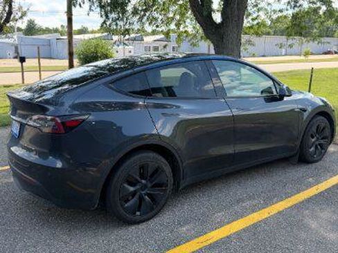Used 2025 Tesla Model Y Long Range AWD/4WD image 2