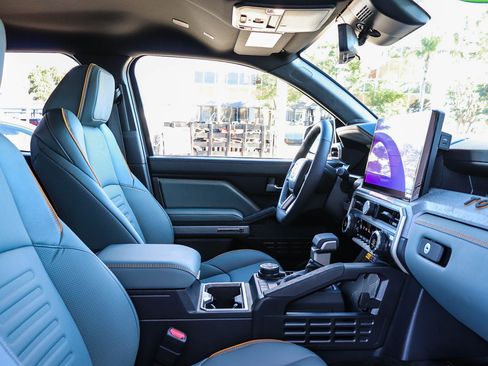 Used 2025 Toyota Tacoma Trailhunter image 23