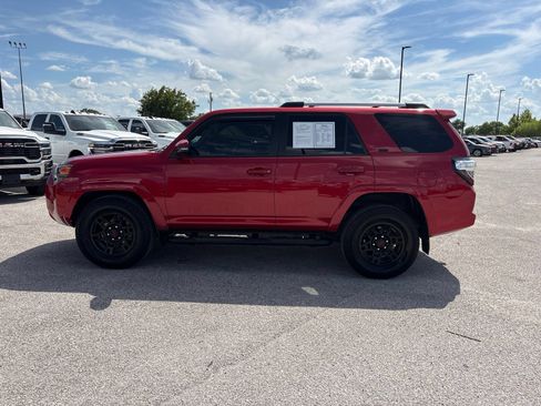 Used 2021 Toyota 4Runner SR5 Premium w/ Moonroof Package RWD image 2