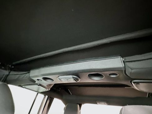 Used 2018 Jeep Wrangler Unlimited Sahara w/ Connectivity Group AWD/4WD image 20