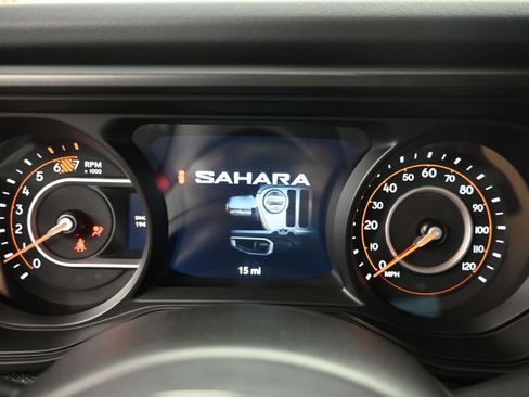 New 2025 Jeep Wrangler Unlimited Sahara w/ Technology Group AWD/4WD image 16