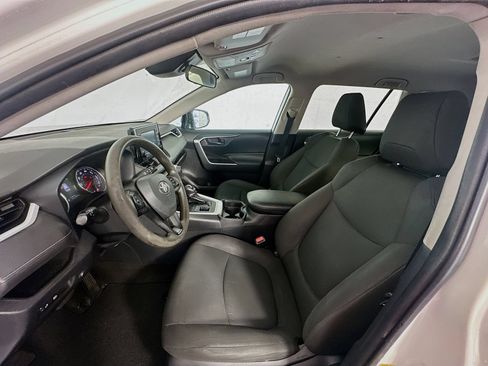 Used 2021 Toyota RAV4 LE AWD/4WD image 19