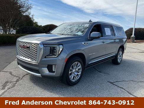 Used 2022 GMC Yukon XL Denali image 1