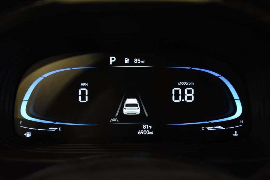 Certified 2025 Hyundai Venue SEL FWD image 21