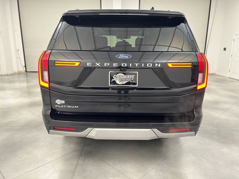 Used 2025 Ford Expedition Platinum AWD/4WD image 6