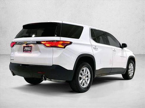 Used 2022 Chevrolet Traverse LS FWD image 2