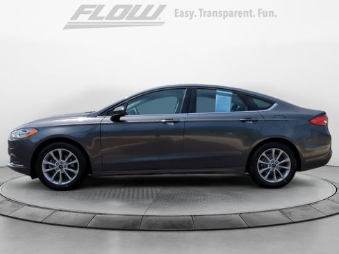 Used 2017 Ford Fusion SE w/ Fusion SE Technology Package FWD image 5