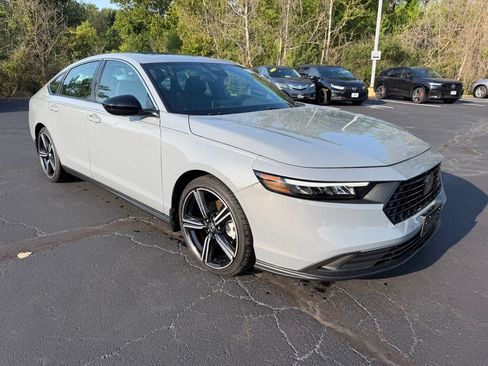 Used 2024 Honda Accord Sport image 4