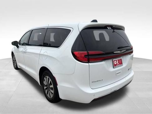 Used 2023 Chrysler Pacifica Touring-L FWD image 8