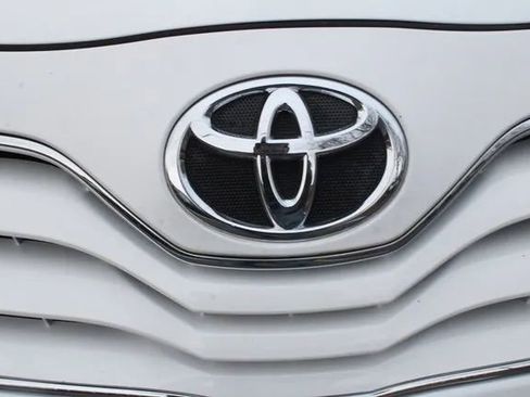 Used 2011 Toyota Camry LE w/ LE Extra-Value Pkg image 24