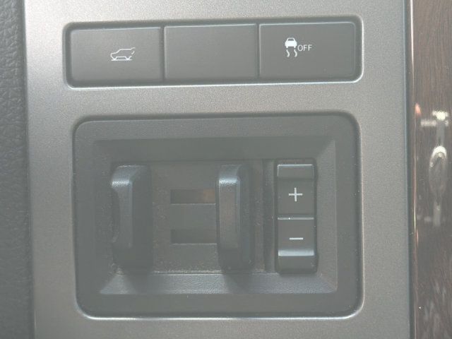 Used 2015 Ford Expedition Platinum RWD image 30