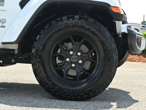 Used 2019 Jeep Wrangler Unlimited Sahara w/ Safety Group AWD/4WD image 13