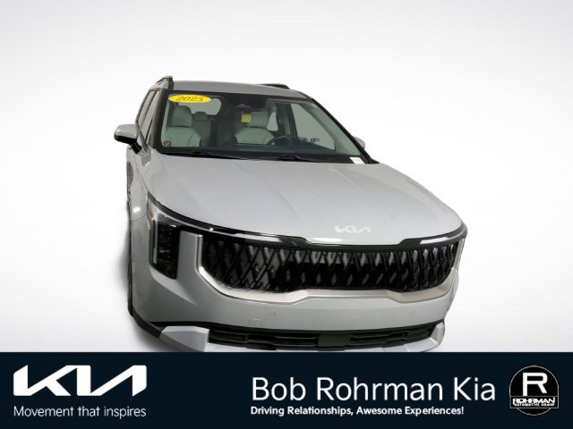 Used 2025 Kia Carnival EX FWD image 3