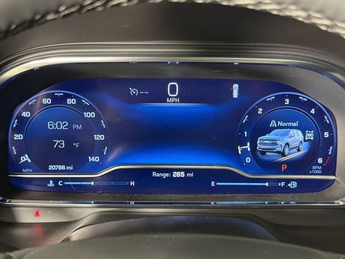 Used 2024 Chevrolet Tahoe Z71 w/ Luxury Package image 28