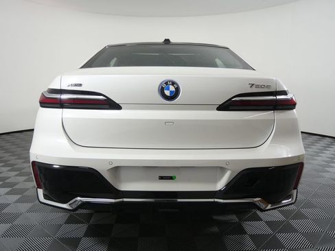 New 2026 BMW 750e xDrive w/ Executive Package image 4