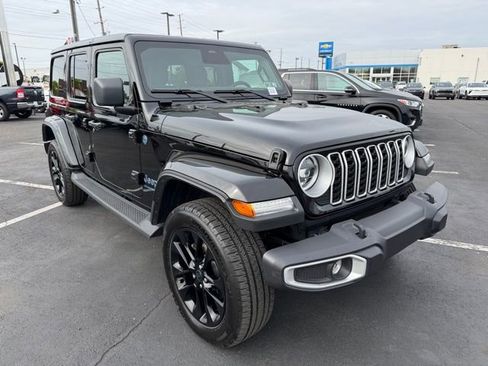 Used 2025 Jeep Wrangler Unlimited Sahara AWD/4WD image 1
