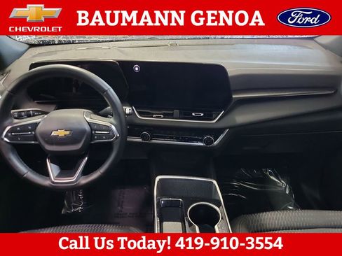 Used 2025 Chevrolet Equinox LT FWD image 12