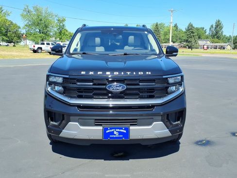 Used 2025 Ford Expedition Platinum w/ Driver's Package AWD/4WD image 9