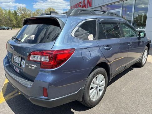 Used 2017 Subaru Outback 2.5i Premium w/ Popular Package #2 AWD/4WD image 6