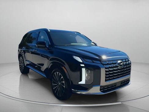 Used 2024 Hyundai Palisade Calligraphy image 3