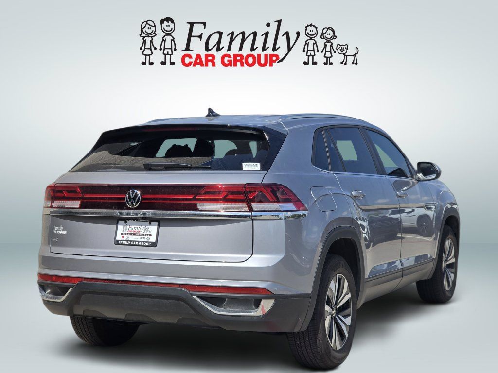 Used 2024 Volkswagen Atlas Cross Sport SE FWD image 4
