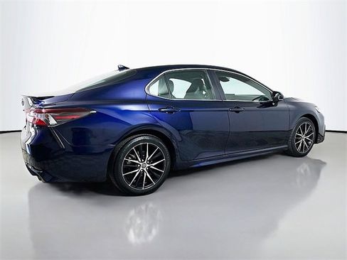 Used 2022 Toyota Camry SE image 7