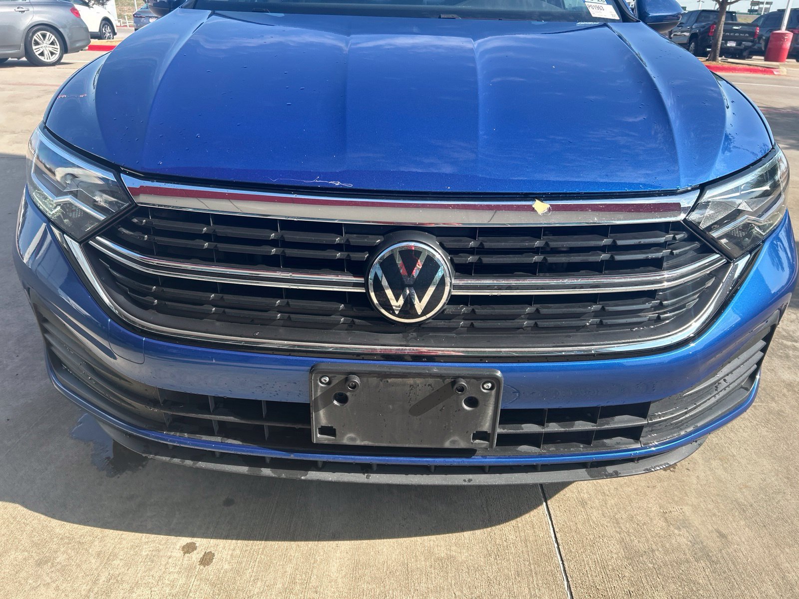 Used 2024 Volkswagen Jetta SE FWD image 2