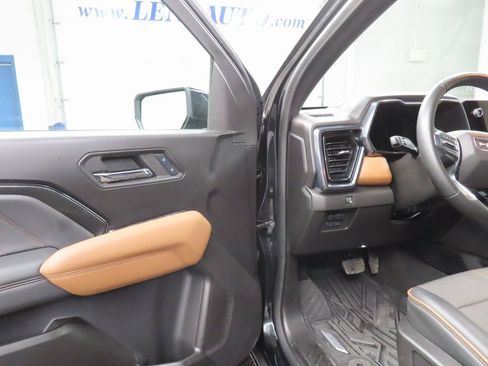 Used 2024 GMC Canyon AT4 image 38