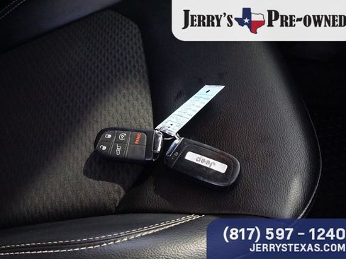 Used 2023 Jeep Compass Latitude w/ Convenience Group AWD/4WD image 27