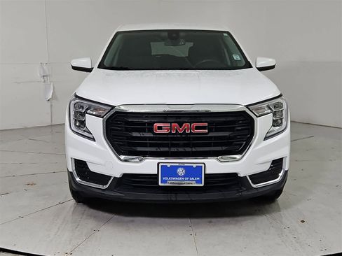 Used 2024 GMC Terrain SLE image 9