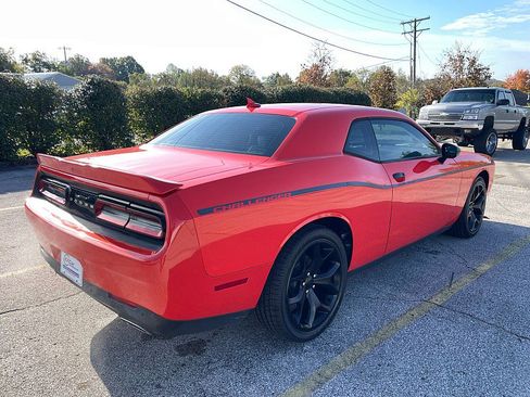 Used 2016 Dodge Challenger SXT Plus image 9