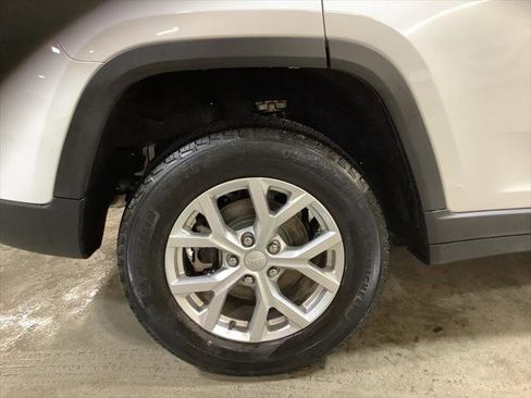 Certified 2023 Jeep Grand Cherokee Limited AWD/4WD image 12