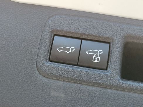 Certified 2022 Toyota Venza XLE AWD/4WD image 11